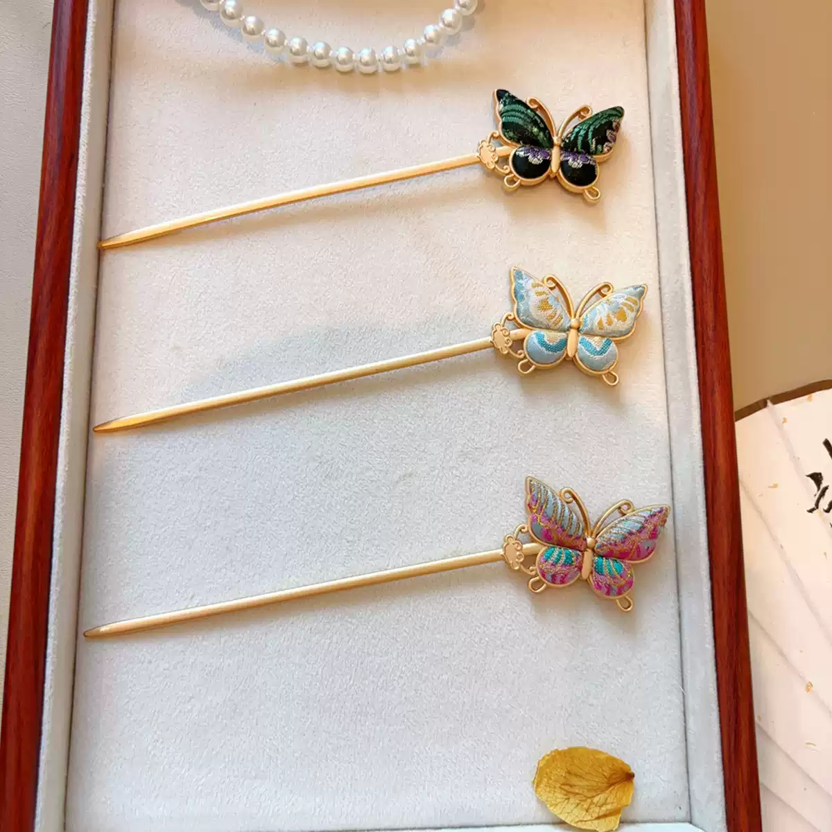 Song Brocade Handmade Butterfly Hairpin New Chinese Style Heritage Silk Hair Clip and Artistic Accessory
