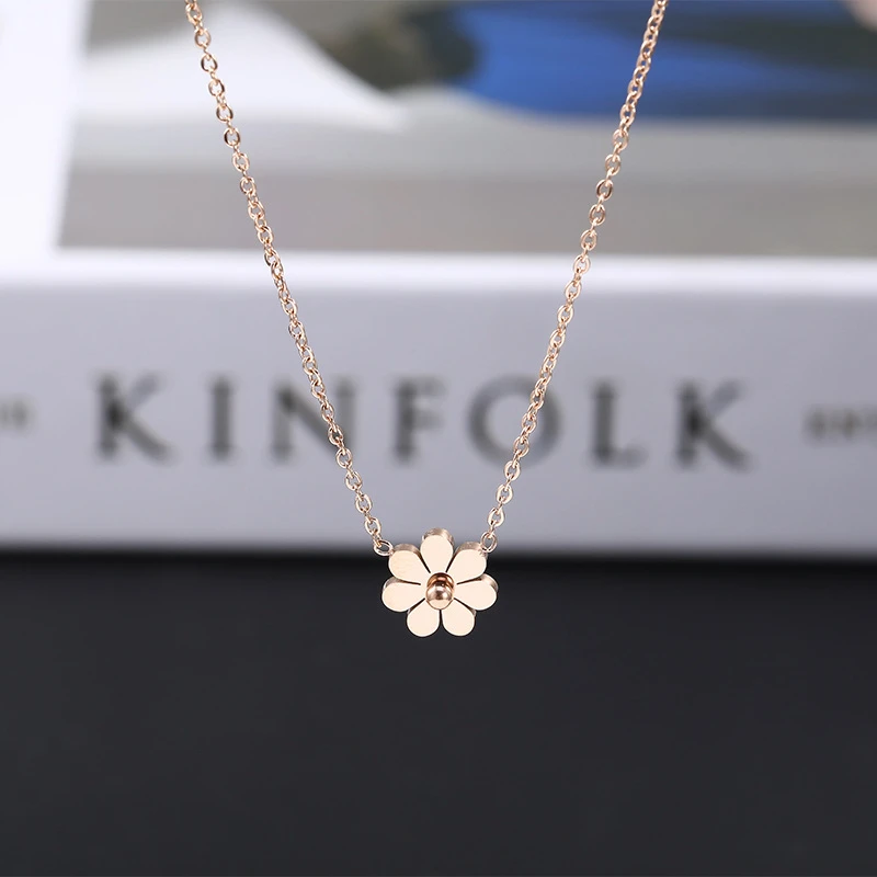 Minimalist Daisy Flower Necklace – Elegant Clavicle Chain Choker for Women, Symbol of Purity & Positive Vibes